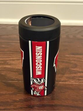 NEW Wisconsin Badgers Logo Frost Buddy Universal Can Cooler 10 In 1 Drink Cooler